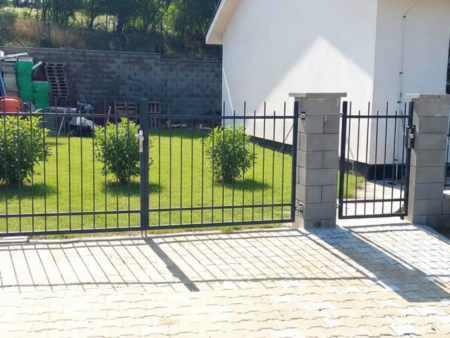 Dvoukřídlé brány a branky